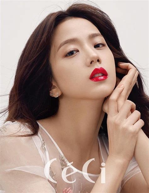 Jisoo red lipstick